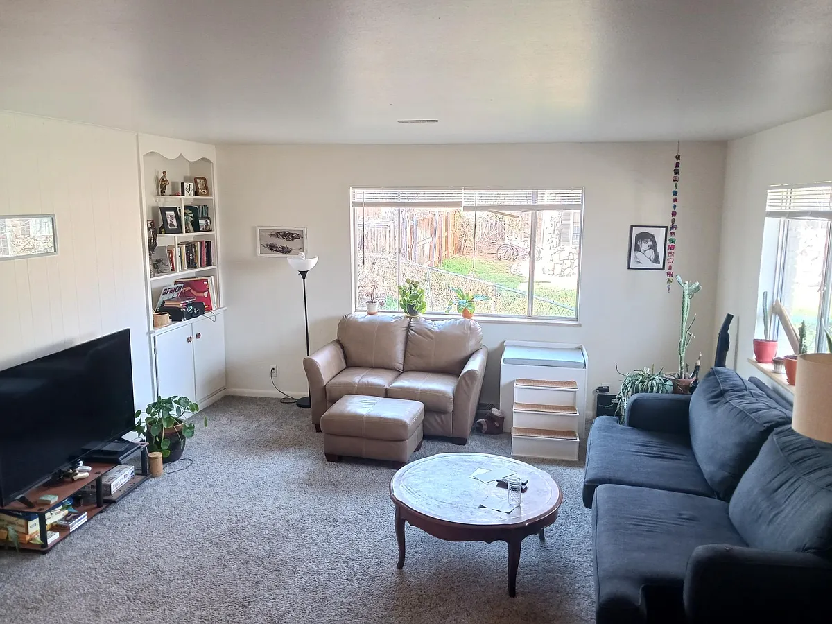 Great Natural Light! - 510-512 E Stuart St #512