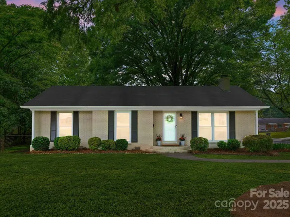 1700 Emerywood Dr, Charlotte, NC 28210