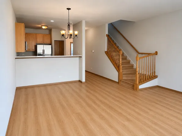 2903 Falling Waters Dr, Lindenhurst, IL 60046
