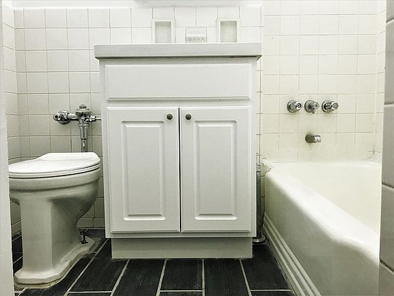 3rd image of 6645 Broadway APT 2C