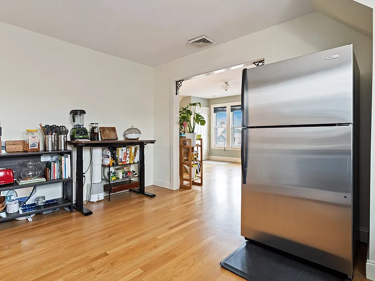 29 Ocean Ave #4 — Photo 14