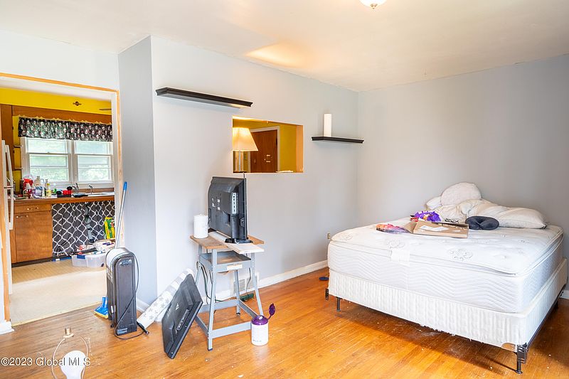 3rd image of 27 Hanifin Avenue