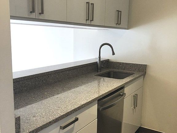 5th image of 275 W 96th St APT 8M