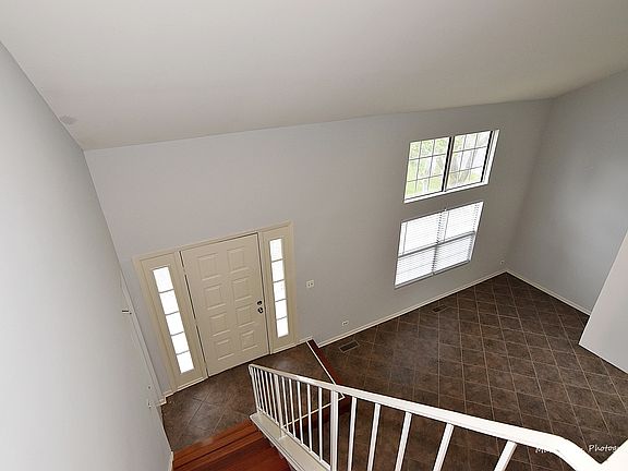 3rd image of 581 East Ave