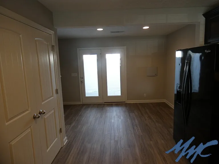 1423 Clydesdale St — Photo 8