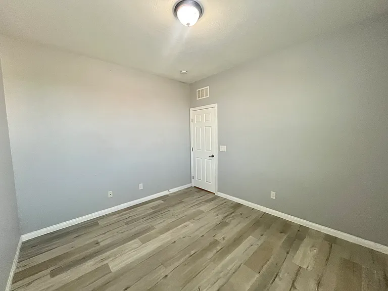 576 Glassford Ct — Photo 42