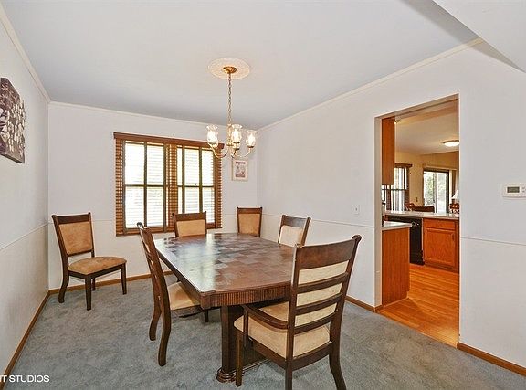3rd image of 286 Abbeywood Ln