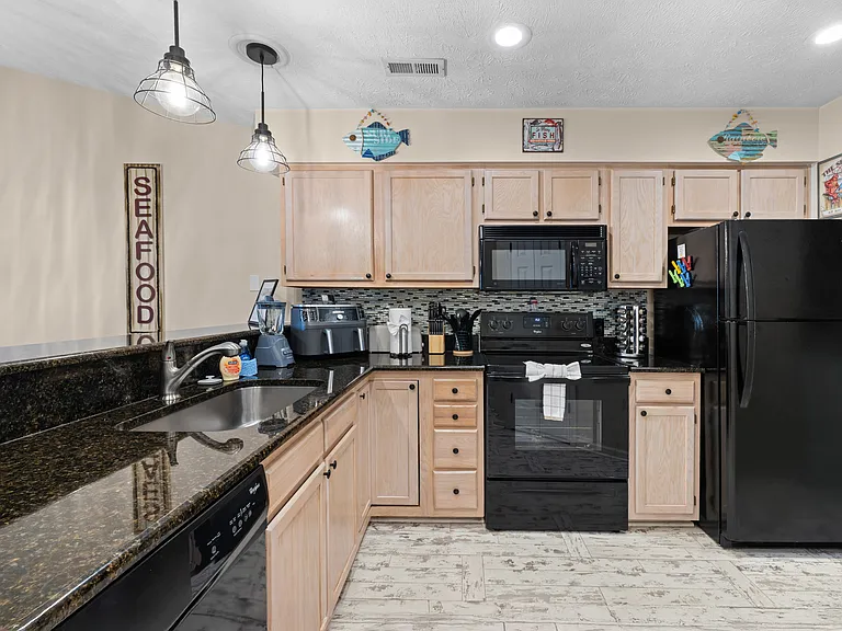 557 White River Dr #12H — Photo 44
