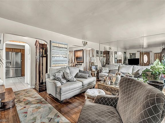 5th image of 1909 Powell Ave