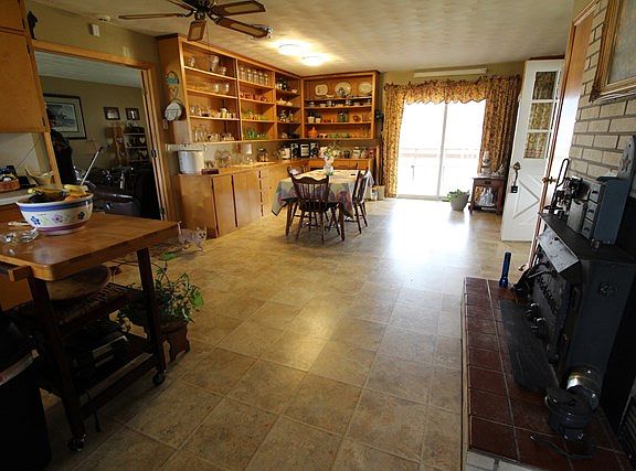 3rd image of 51 Sunbow Ln