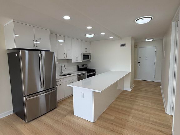 2nd image of 7000 Blvd APT 33C
