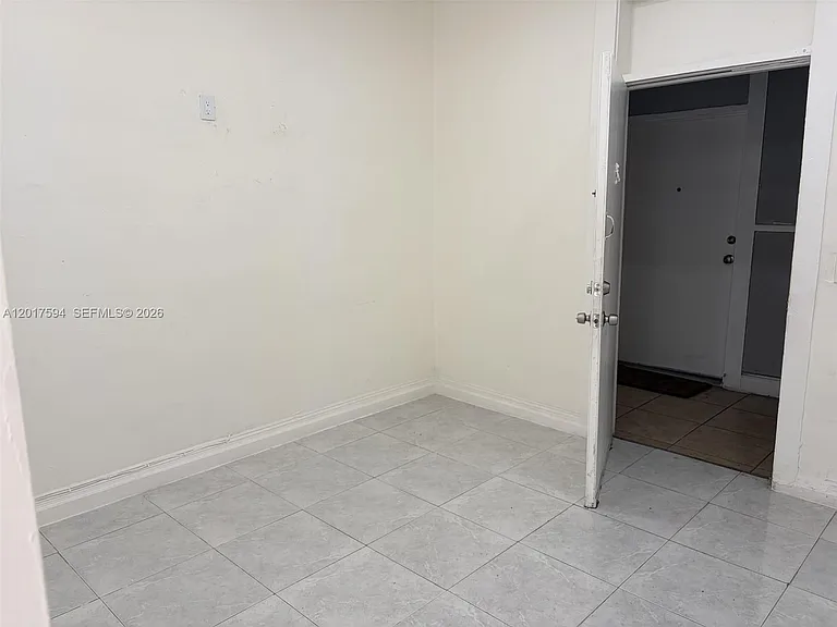 4701 SW 8th St #6 — Photo 1