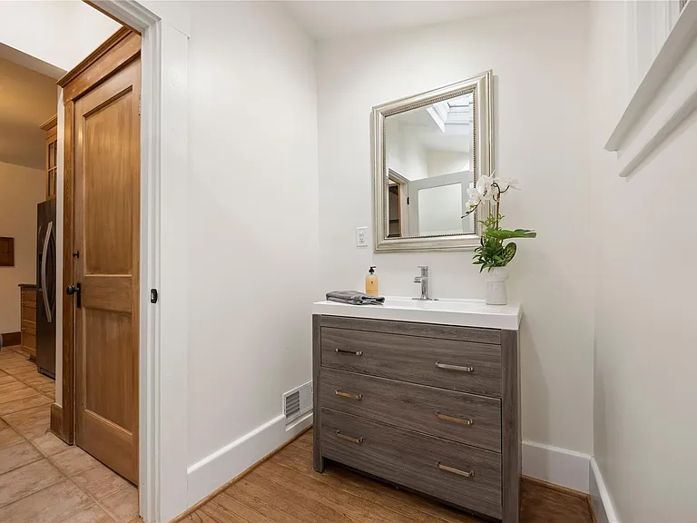 436 Park St — Photo 13
