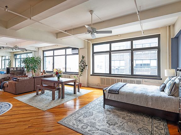 3rd image of 360 W 36th St APT 4NW