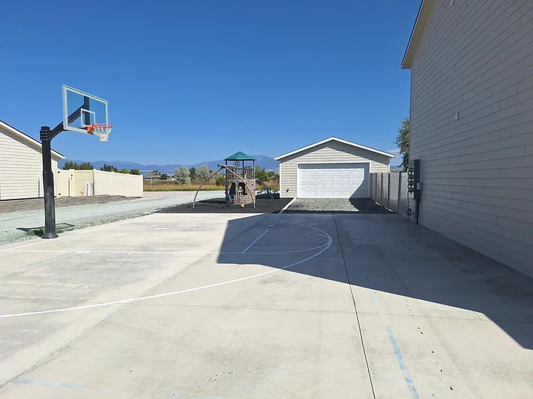 705 S Oak St — Photo 20