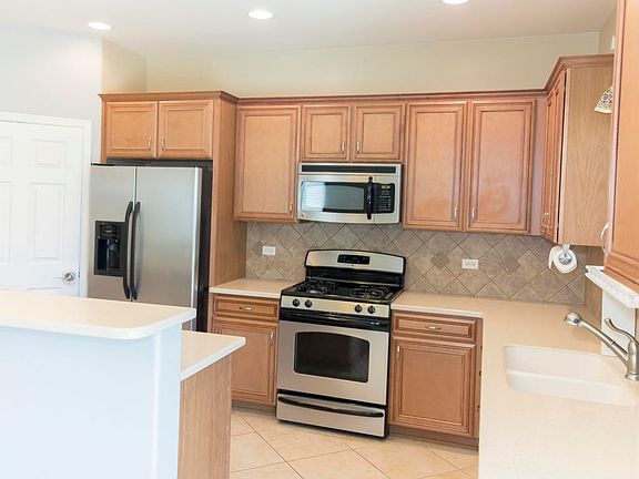5th image of 519 W Corte Calza