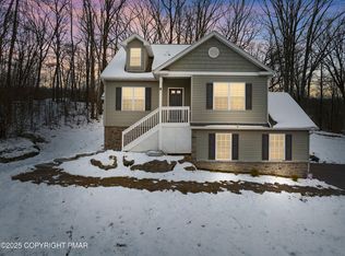 320 Reagan Dr, East Stroudsburg, PA 18301