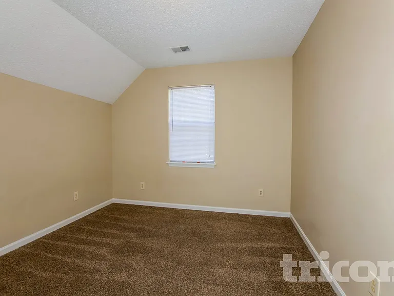 207 Salusbury Ln — Photo 10