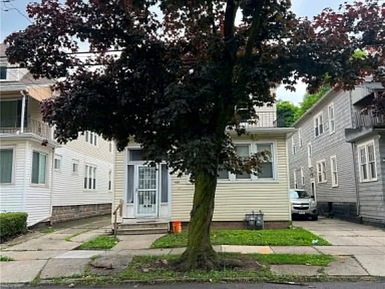 422 Moselle St — Photo 2