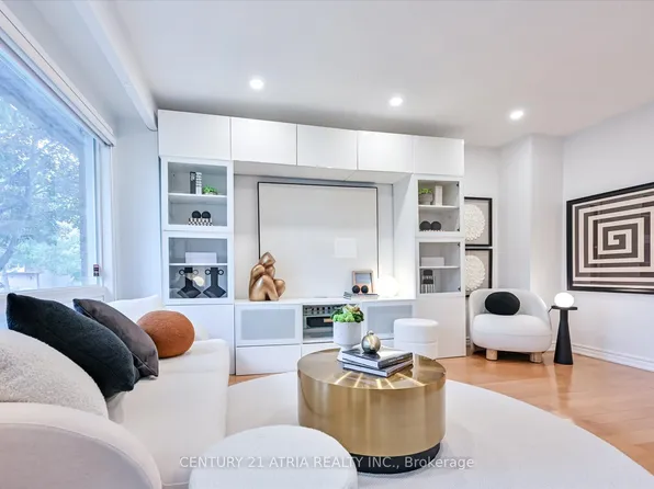 19 Aspenwood Dr, Toronto, ON M2H 3E1