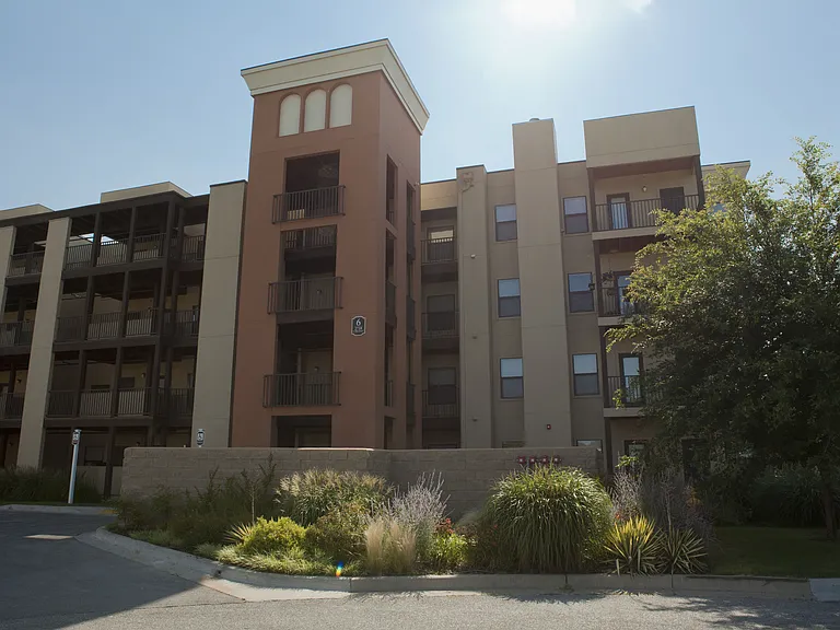 Crown Woods & Village at Crown Woods — Photo 5