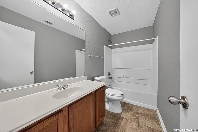 3826 Otono — Photo 17