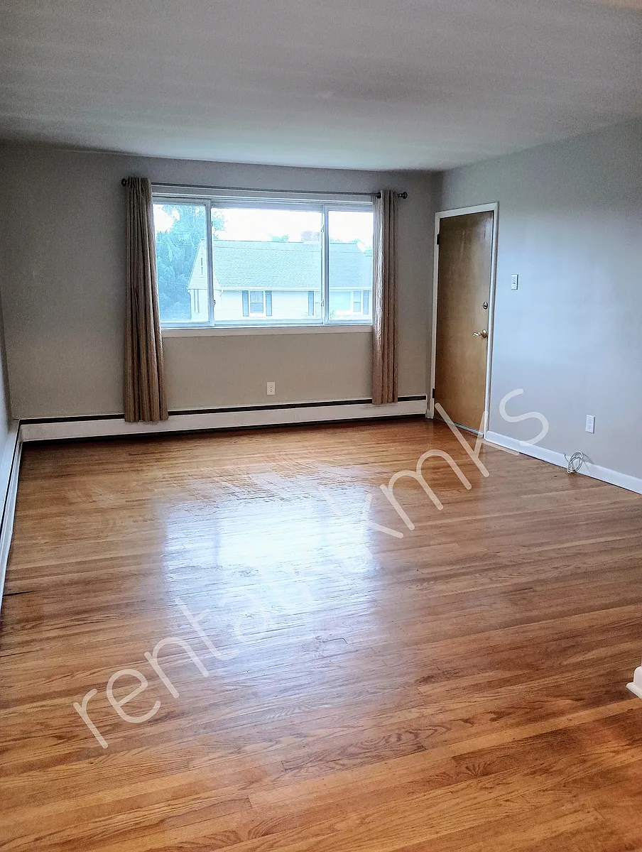 Living room - Ferndale St