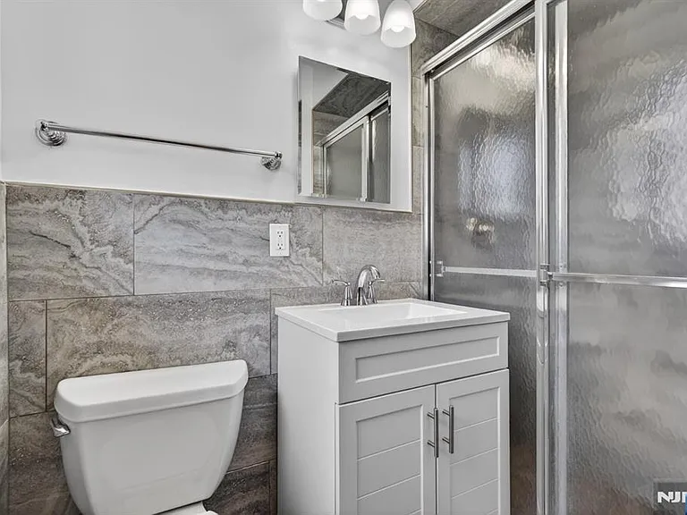 97 Sipp Ave — Photo 8