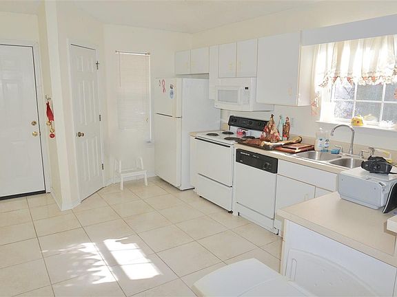 3rd image of 2435 Spyglass Cir