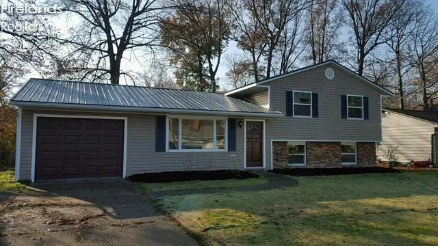 4959 Oakview Dr photo 1