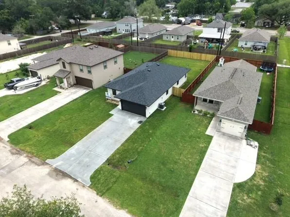 2904 5th St, Bay City, TX 77414