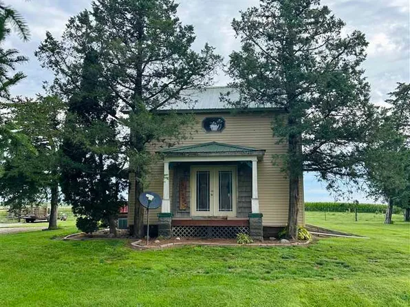 1031 210th St, Nichols, IA 52766