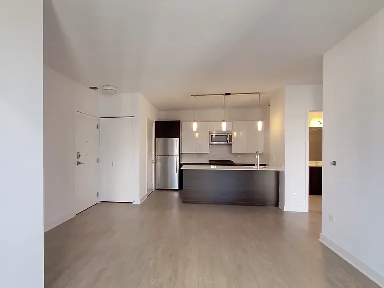100 N Garland Ct #1403 — Photo 2