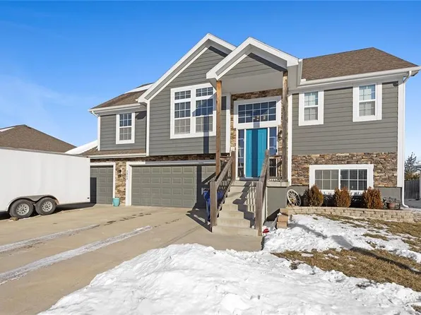 2805 Cedar Pl, Tonganoxie, KS 66086