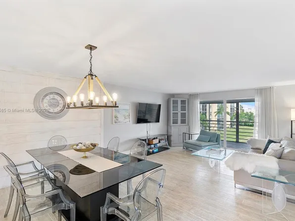 441 SE 3rd St APT 302, Dania, FL 33004