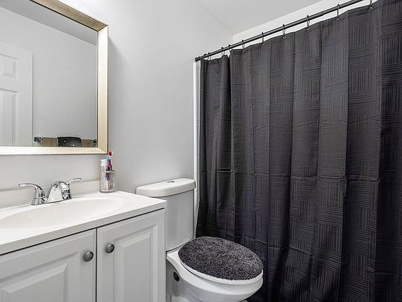 4th image of 1407 N J St APT 1