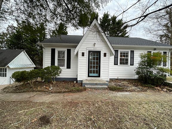 4th image of 209 Claire St