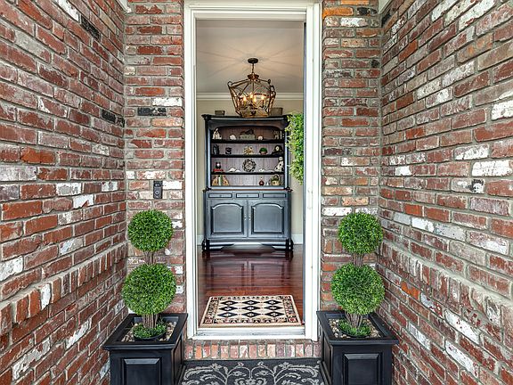 2nd image of 207 Daffodil Ct