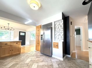 2202 N 116th St, Wauwatosa, WI 53226