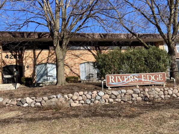 4253 West Rivers Edge CIRCLE #11, Brown Deer, WI 53209