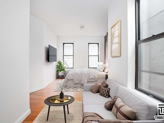 3rd image of 262 W 22nd St APT 13