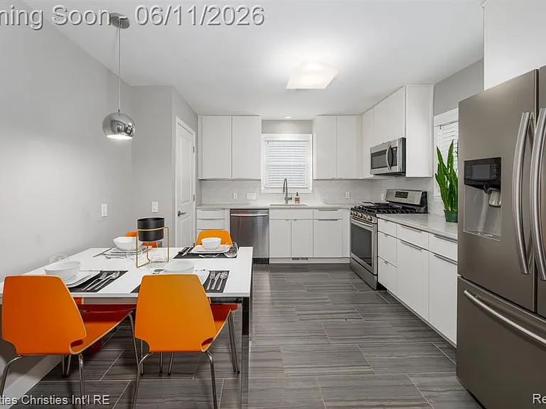 3318 Prairie Ave — Photo 6