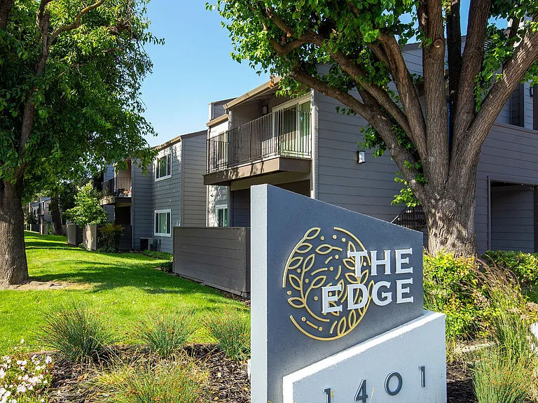Edge — Photo 1