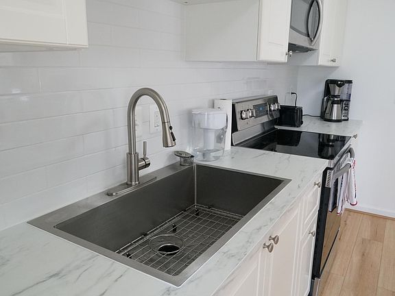 3rd image of 608 Wye Island Ct