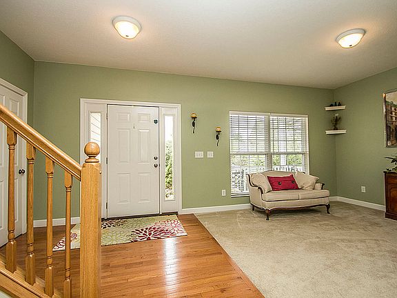 2nd image of 215 Briarwood Ct