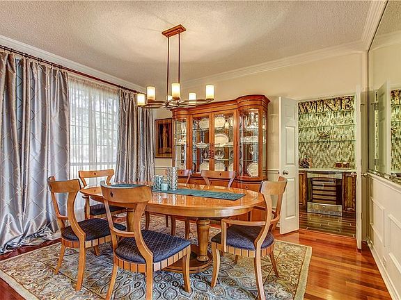 5th image of 6772 Burr Oak Dr