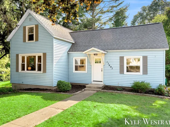 17697 Dogwood Dr, Spring Lake, MI 49456