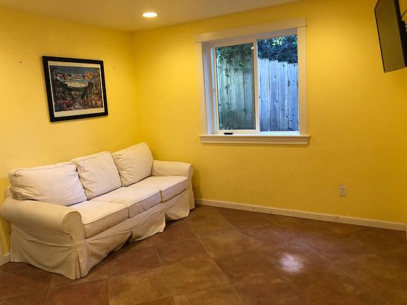 4th image of 531 La Honda Dr