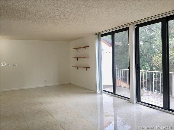 5th image of 400 Commodore Dr APT 305