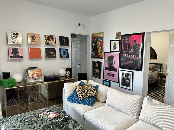 3rd image of 2331 W Superior St #2R